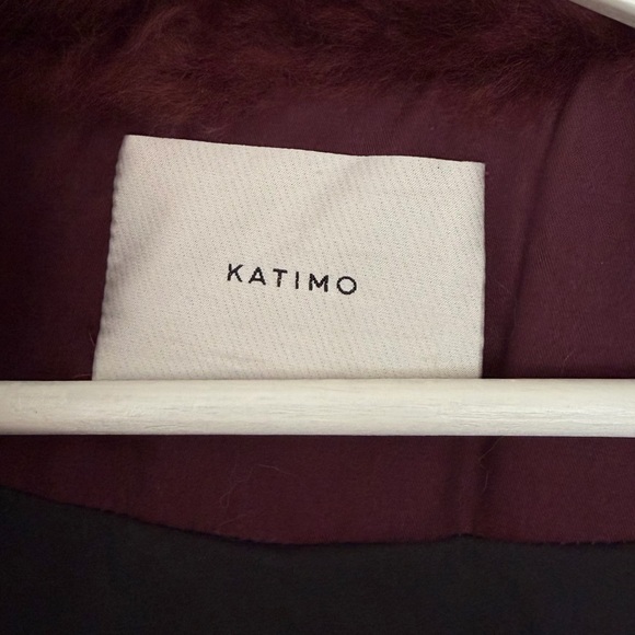 Katimo Coat
Oversized parka with a drawstring waist. - Picture 7 of 9